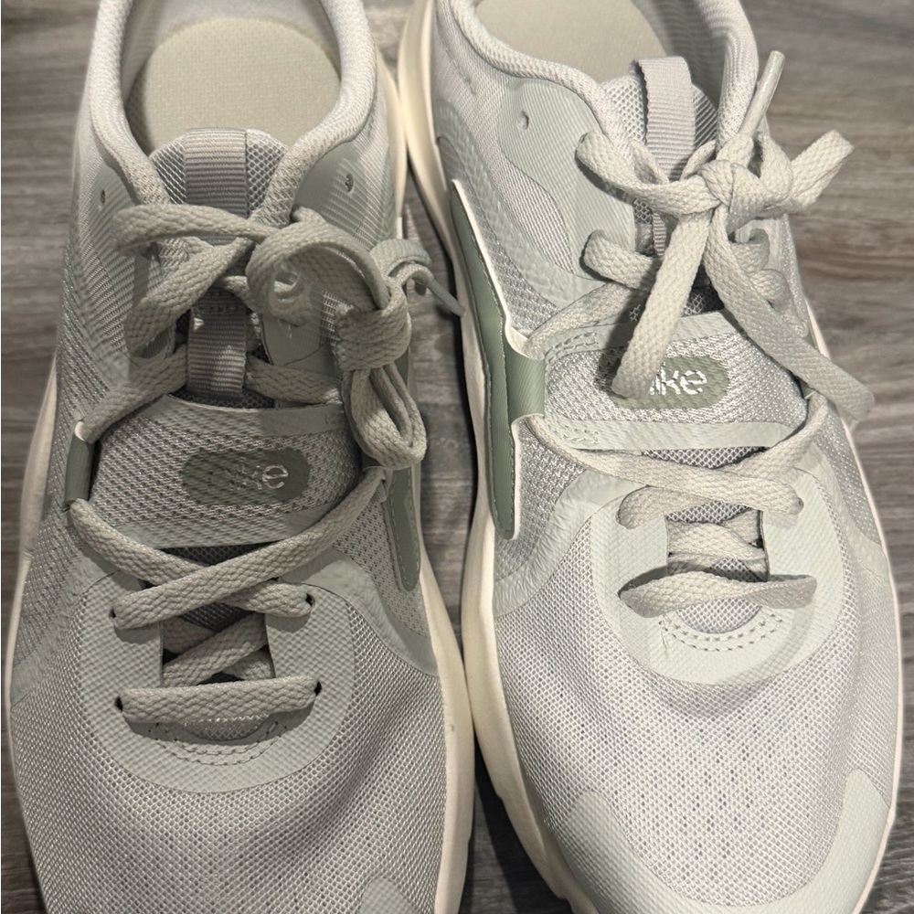 Nike Women's Light Sage In-Season TR 13Athletic Sneakers - Picture 4 of 5